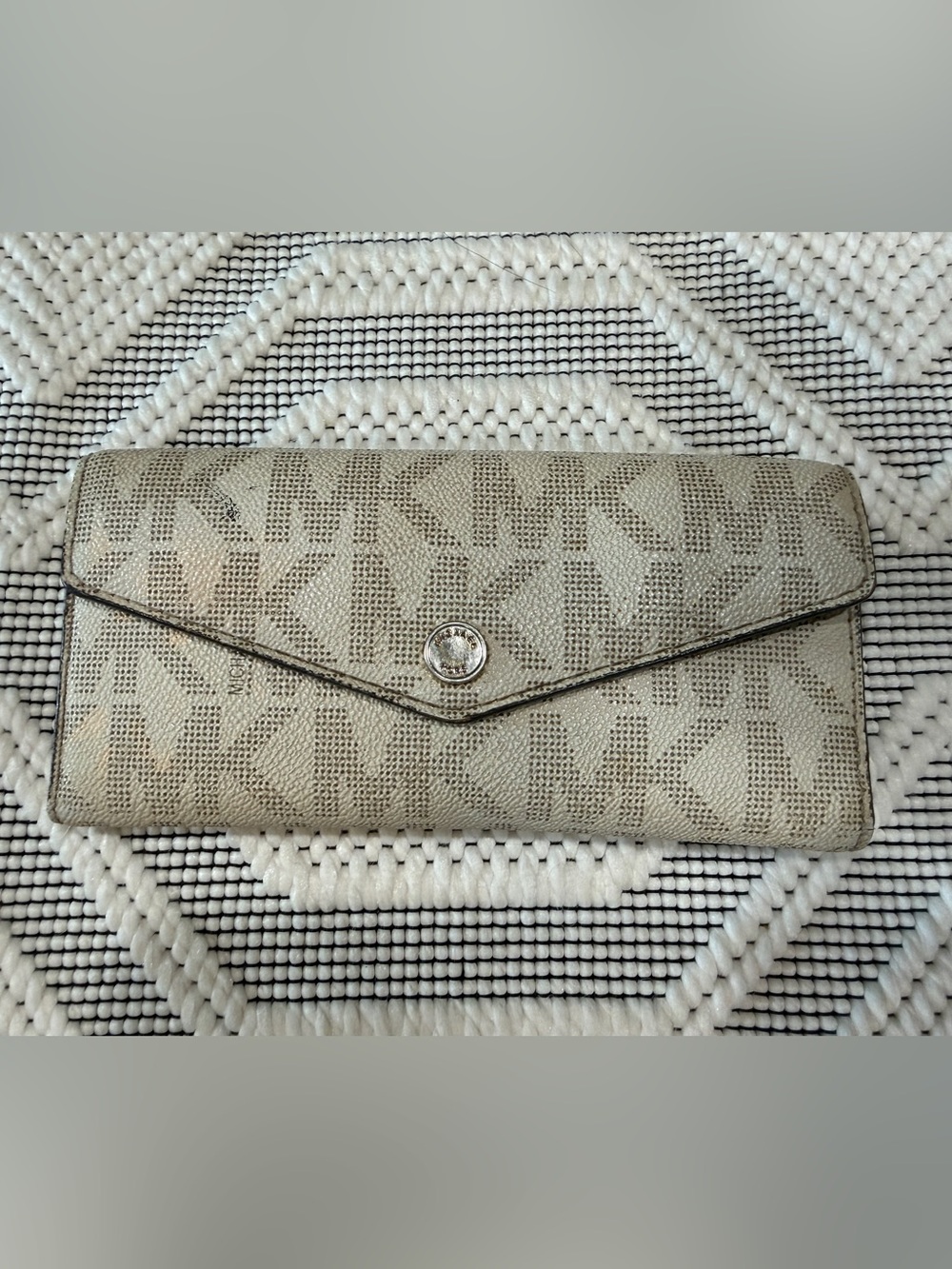 Michael Kors Beige/Light Tan Signature MK Envelope Wallet